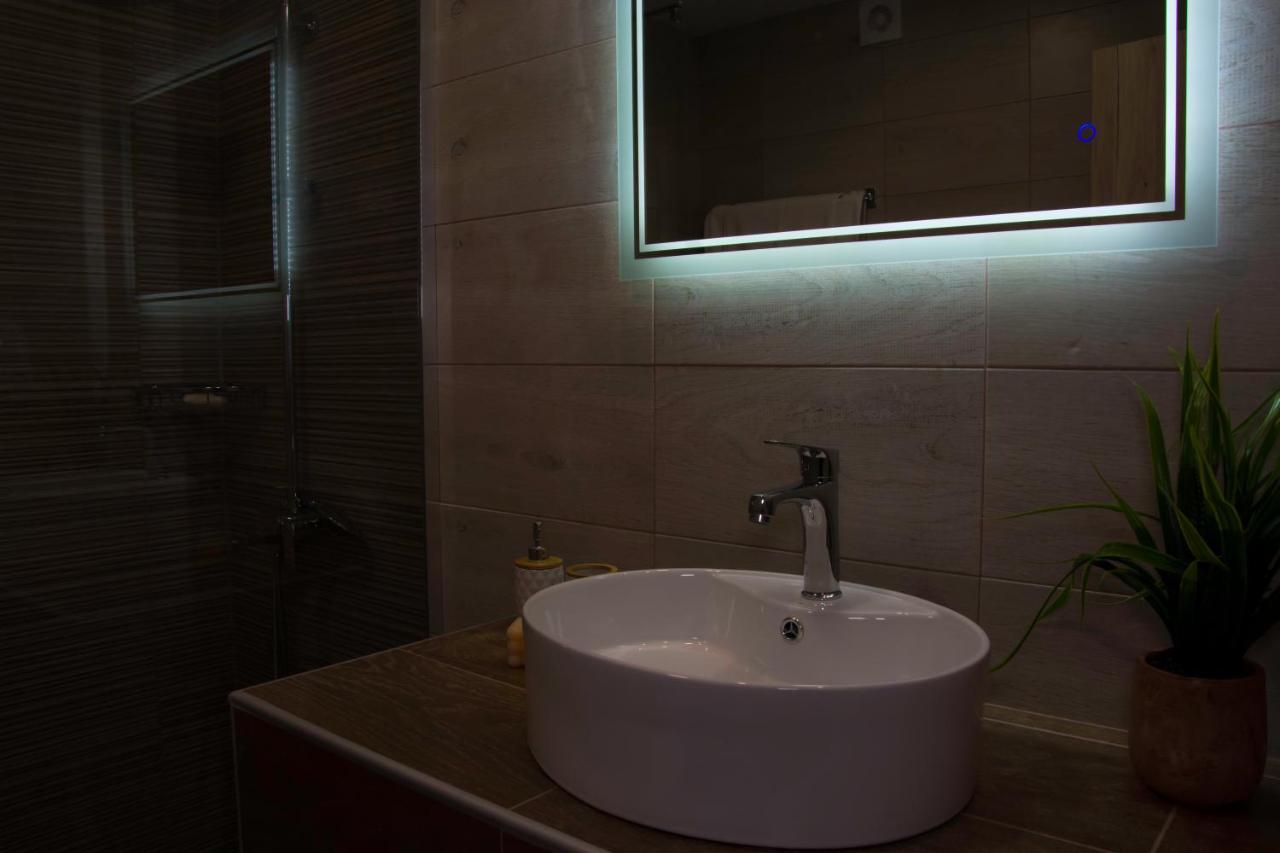 Big Max Guesthouse Kavos Bagian luar foto