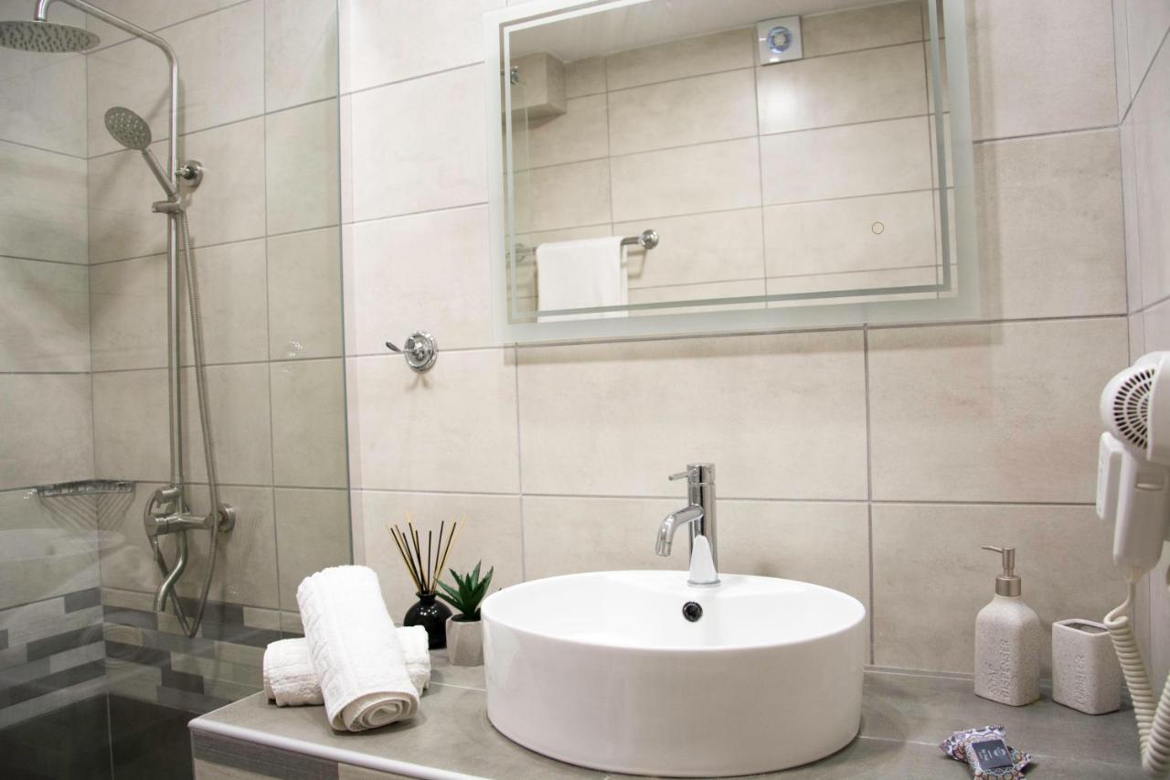 Big Max Guesthouse Kavos Bagian luar foto